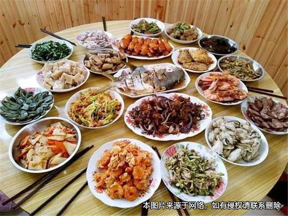 男子參加公司年夜飯路上遭遇車禍，法院判決構(gòu)成工傷